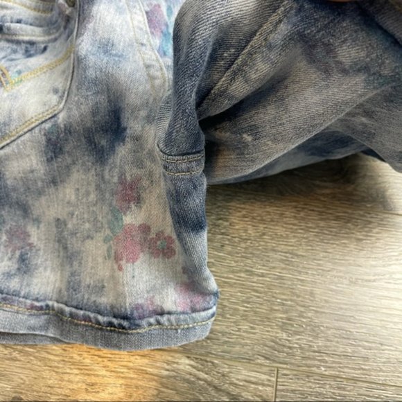 LEVI'S Light Wash Flower Print Girl Shorts Size 16 - Picture 4 of 7